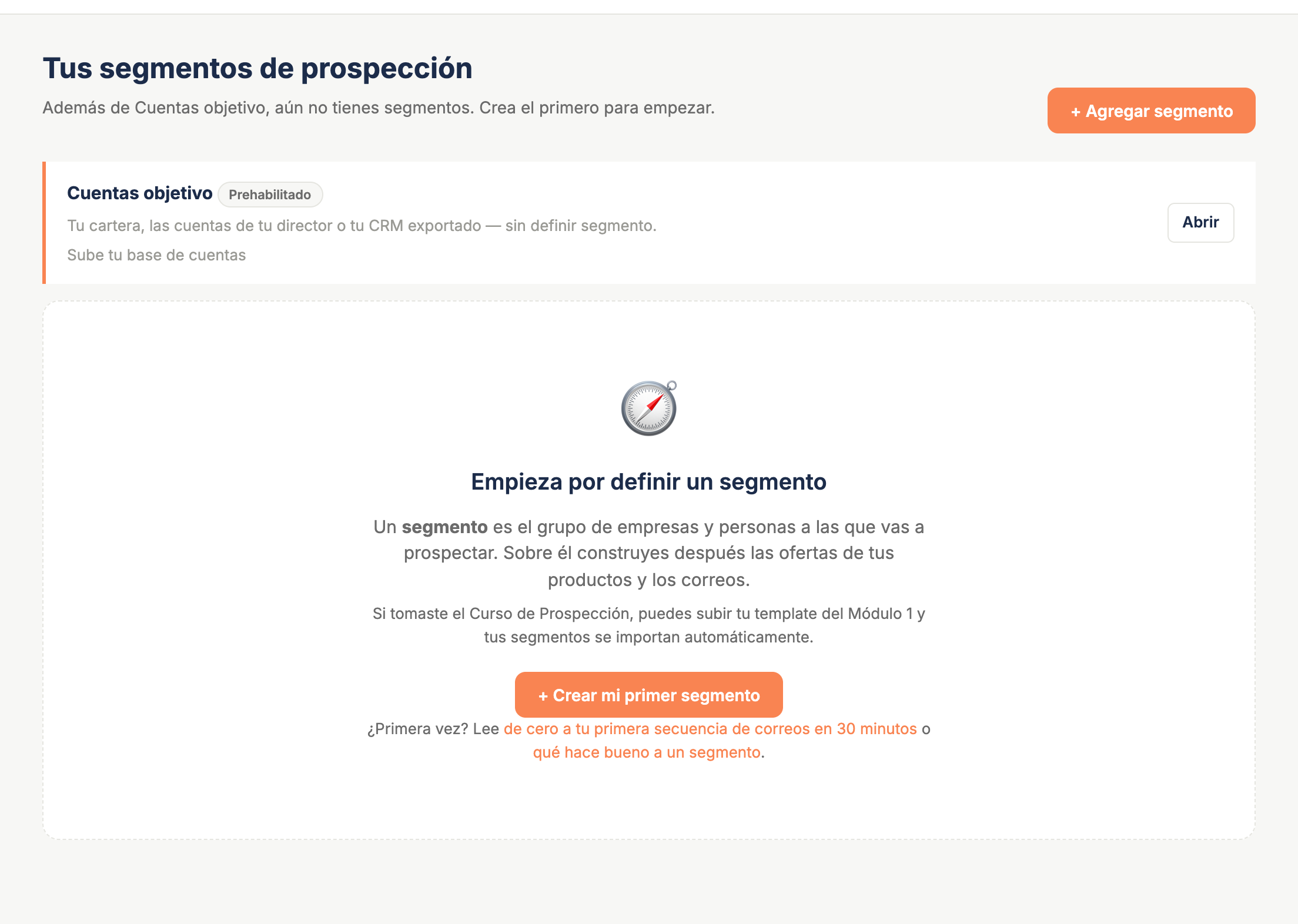 La pantalla de Segmentos vacía con el mensaje "Empieza por definir un segmento" y el botón + Crear mi primer segmento