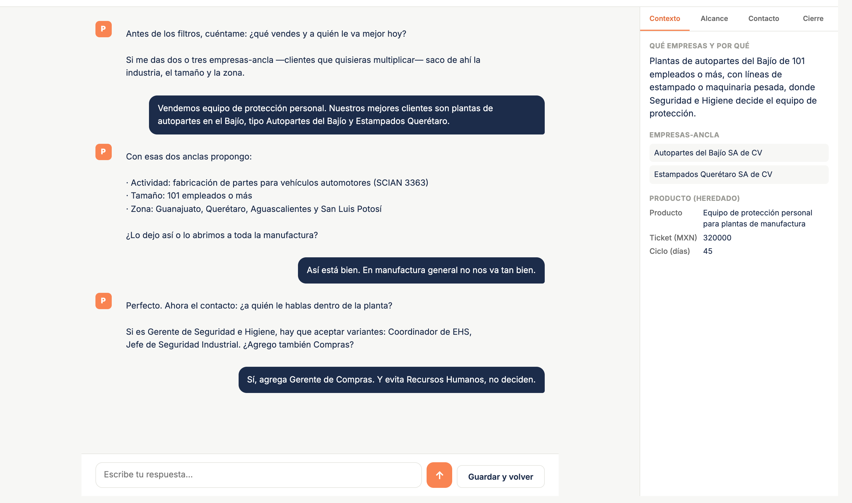 El chat de refinamiento a media conversación, con el panel lateral de la derecha ya con datos